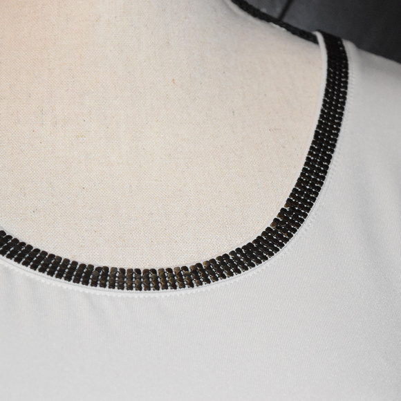 New York & Company Sleeveless Blouse - Picture 3 of 6